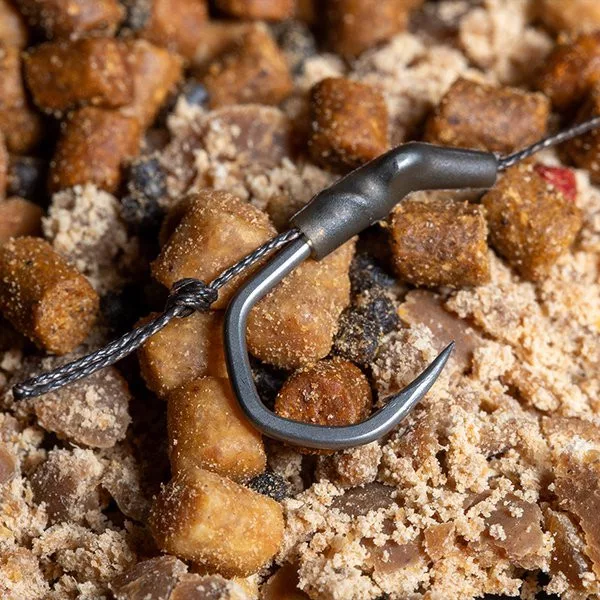 Nash Solid Bag Rig 4 Barbed, Eyed Ready Tied Hook 3pcs